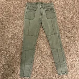 LIKE NEW: American Eagle Cargo Skinny Pant